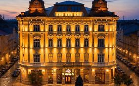 Modern Art Hotel - Maestro